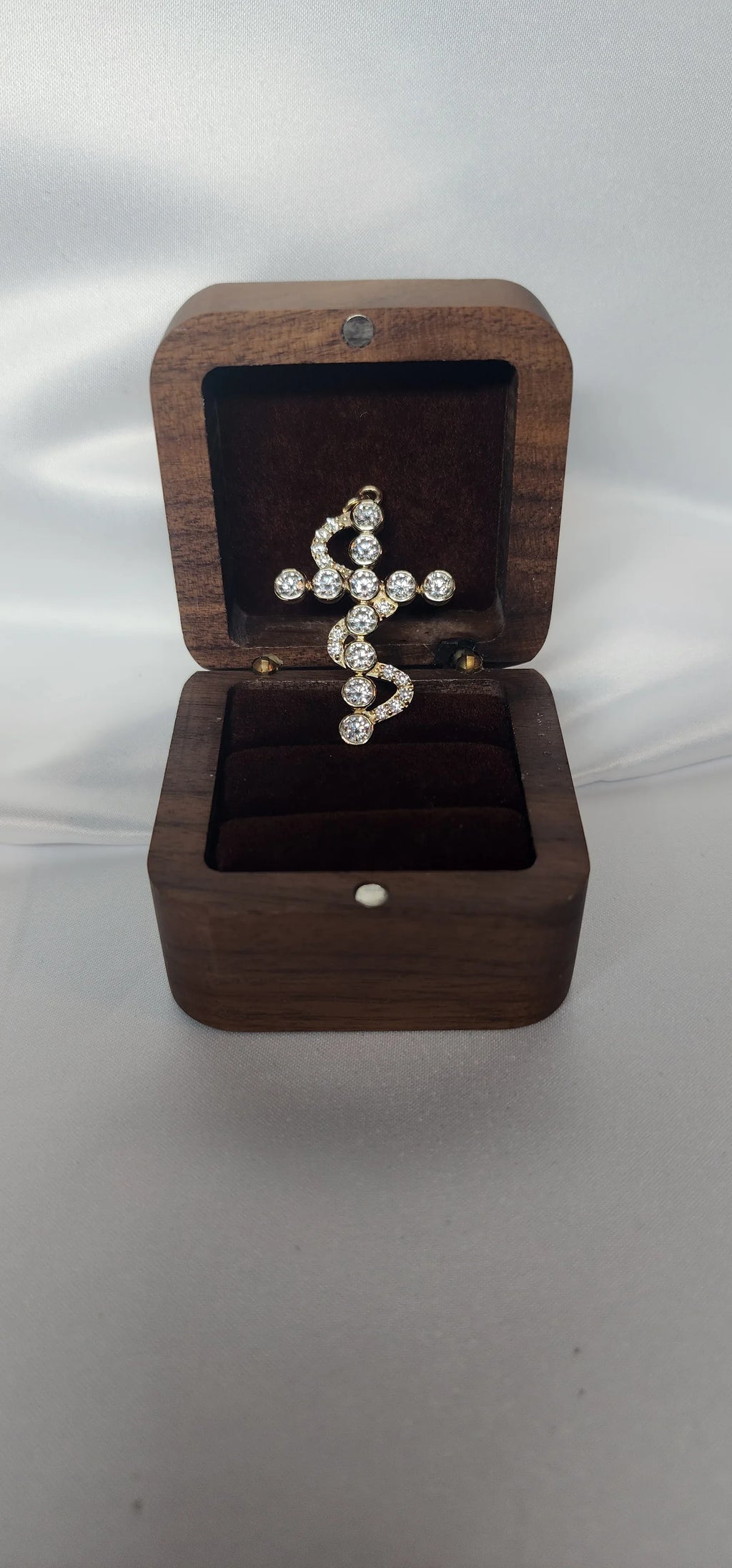 6ctw Moissanite 14k gold Cross Pendant Elegant Moissanite Necklace. GRA Certified, VVS1. - Gigiscc