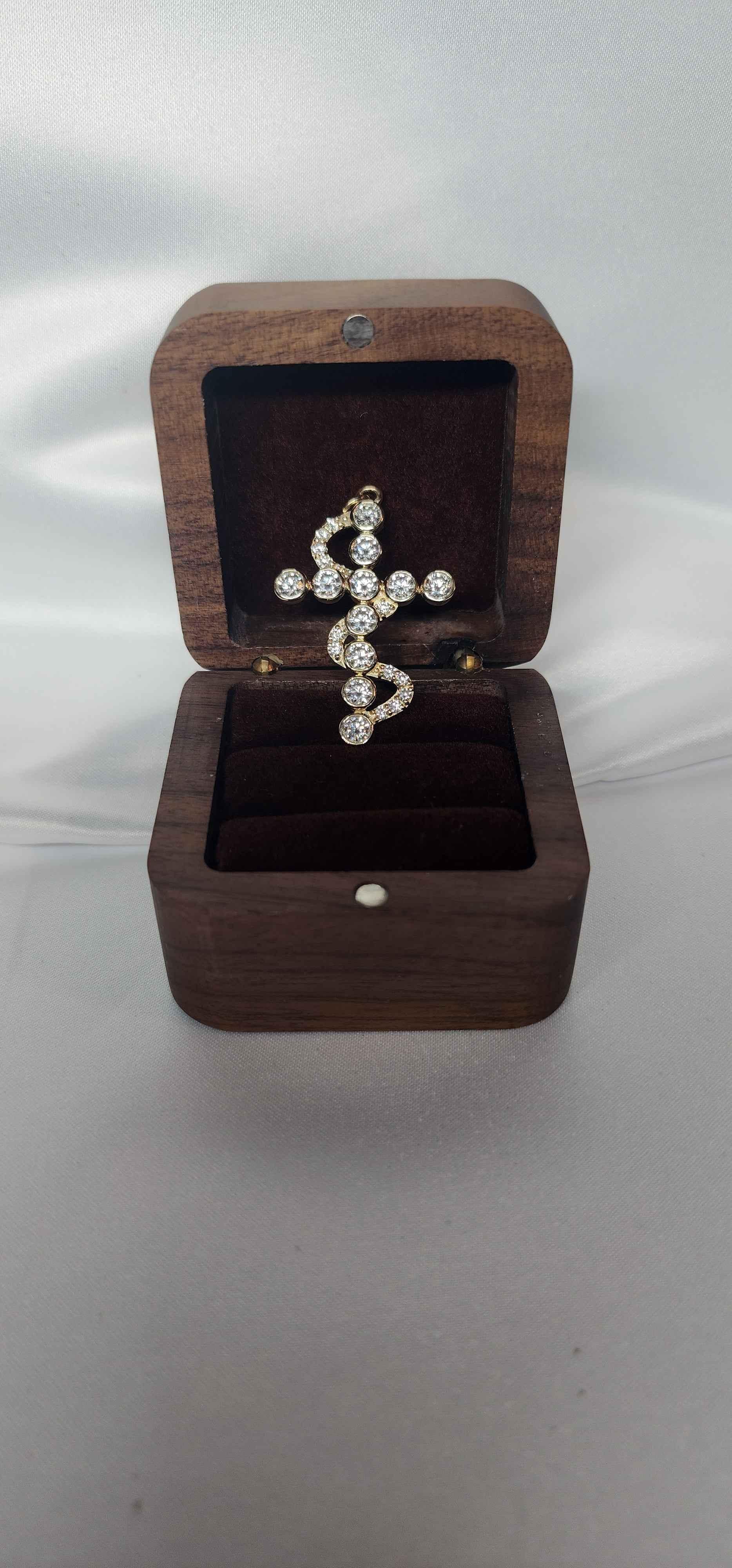 6ctw Moissanite 14k gold Cross Pendant Elegant Moissanite Necklace. GRA Certified, VVS1. - Gigiscc