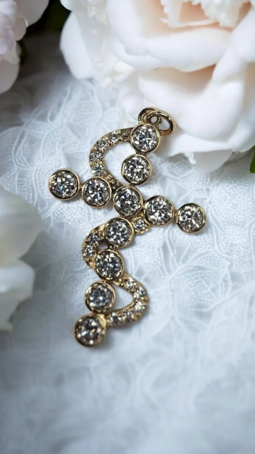 6ctw Moissanite 14k gold Cross Pendant Elegant Moissanite Necklace. GRA Certified, VVS1. - Gigiscc