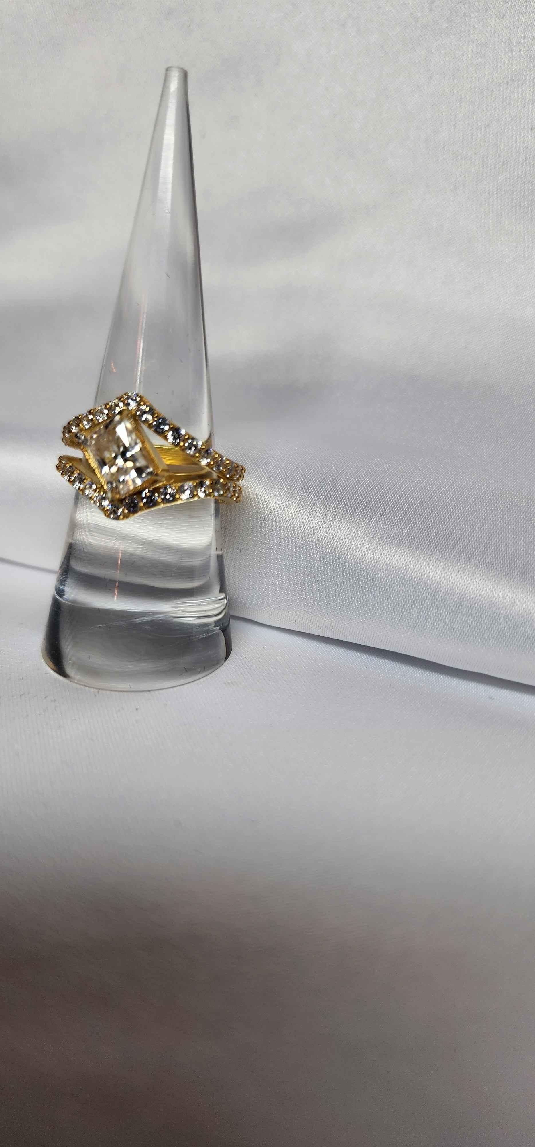2ct Radiant Cut Moissanite with guard setting. - Gigiscc